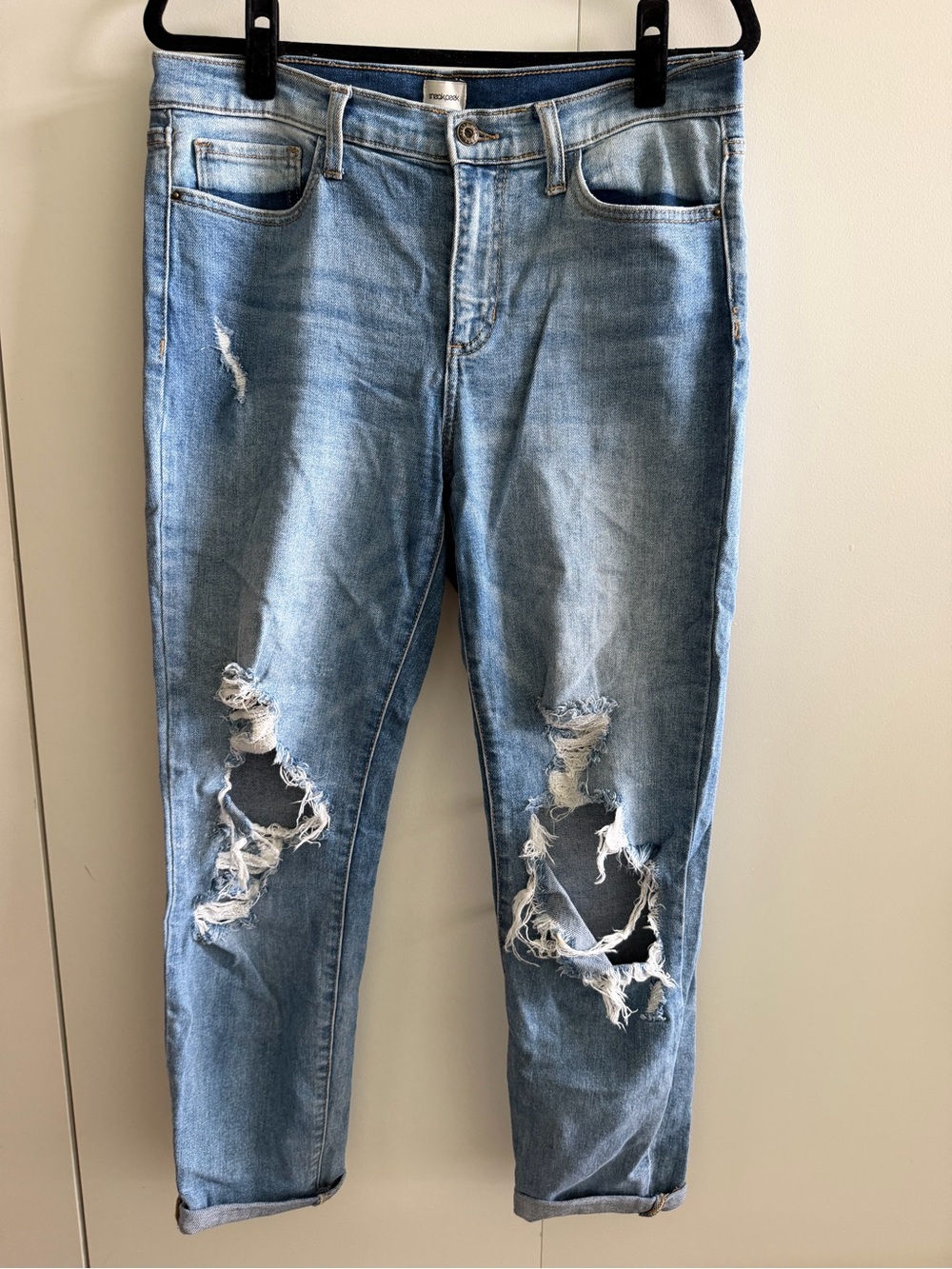 Sneakpeek distressed ankle jeans